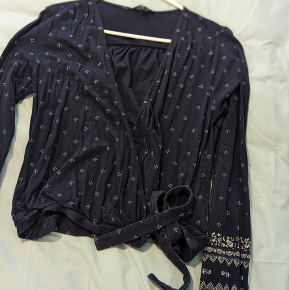 Lucky Brand M long sleeve tie blouse